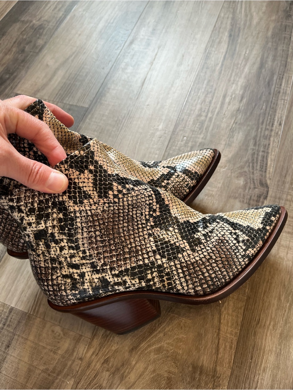AGL women’s leather booties size 6